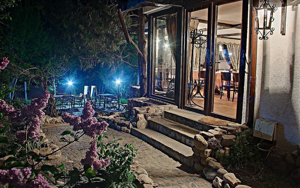 Pensiune-Restaurant Tara Luanei Sărata-Monteoru Eksteriør bilde